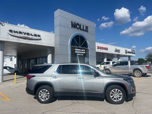 Used 2023 Chevrolet Traverse LS image 2