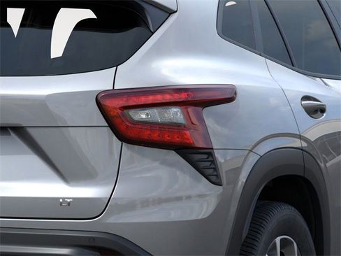 New 2026 Chevrolet Trax LT w/ Driver Confidence Package image 12