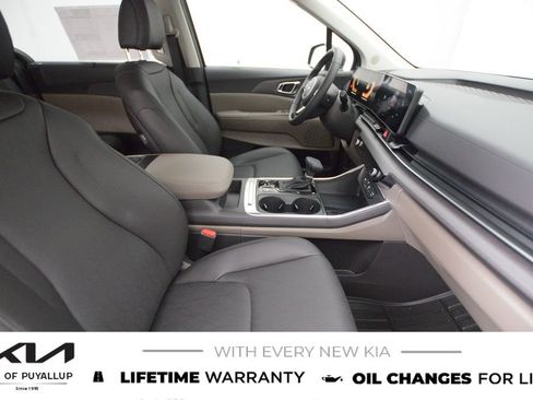 New 2026 Kia Carnival EX image 16