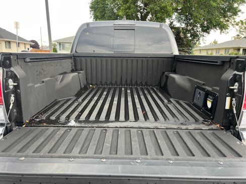 Used 2020 Toyota Tacoma TRD Off-Road AWD/4WD image 25