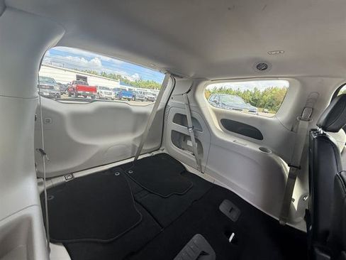 Used 2024 Chrysler Pacifica Touring-L image 20