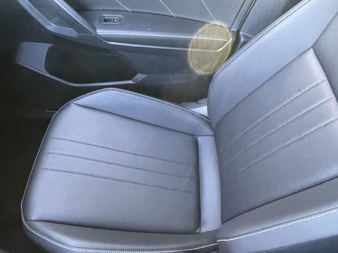 Used 2023 Volkswagen Tiguan SE R-Line image 18