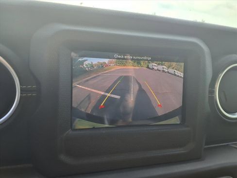 Certified 2020 Jeep Wrangler Unlimited Sahara w/ LED Lighting Group image 15