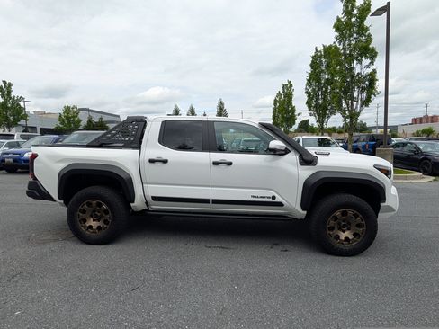 Used 2024 Toyota Tacoma 4x4 Double Cab Hybrid image 3