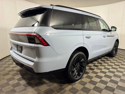 New 2026 Lincoln Navigator Reserve w/ Jet Appearance Package AWD/4WD image 5
