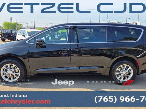 New 2027 Chrysler Pacifica Select AWD/4WD image 4