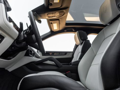 Certified 2026 Porsche Cayenne S AWD/4WD image 24