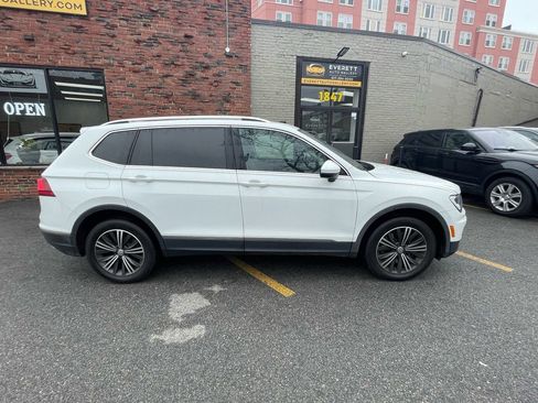 Used 2018 Volkswagen Tiguan SEL image 2