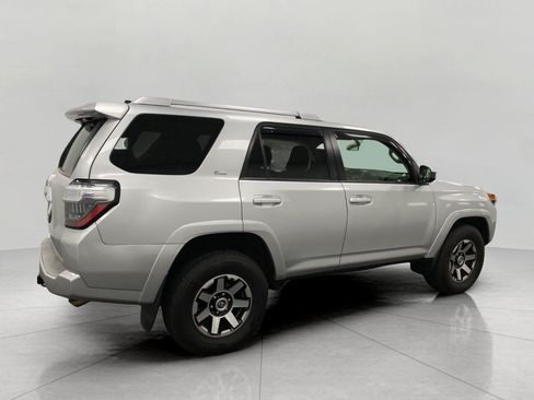 Used 2018 Toyota 4Runner SR5 AWD/4WD image 3