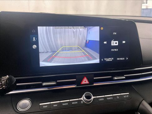 Used 2025 Hyundai Elantra SEL image 19