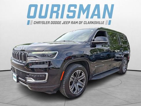 Certified 2024 Jeep Wagoneer Series II w/ Flexible Seating Group AWD/4WD image 3