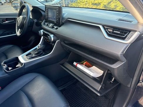 Used 2020 Toyota RAV4 XLE Premium image 27
