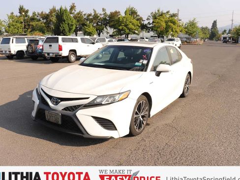 Used 2018 Toyota Camry SE w/ Audio Package FWD image 1