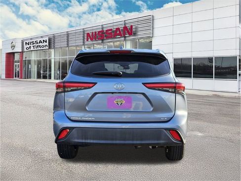 Used 2022 Toyota Highlander XLE image 6