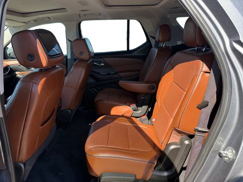 Used 2021 Chevrolet Traverse High Country FWD image 16