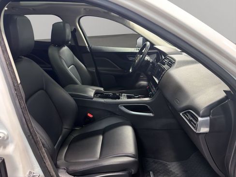 Used 2017 Jaguar F-PACE Premium image 21