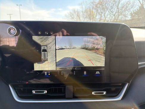 Used 2025 Chevrolet Equinox LT w/ Convenience Package II image 23