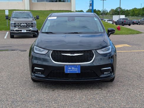 Used 2023 Chrysler Pacifica Touring-L FWD image 10