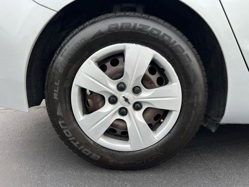 Used 2018 Chevrolet Cruze LS image 21