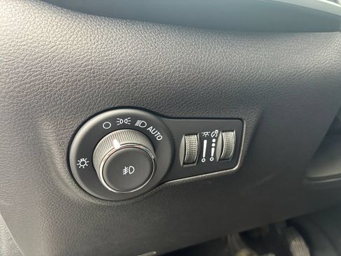 Used 2022 Jeep Compass Latitude AWD/4WD image 17