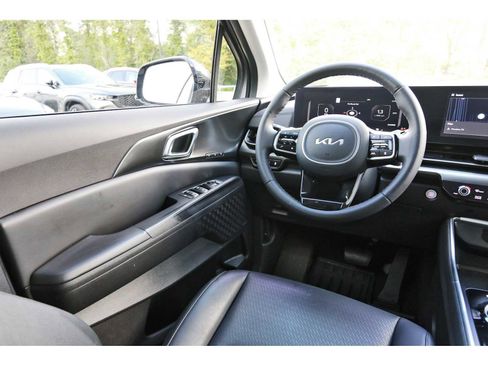 Used 2025 Kia Carnival SX Prestige image 6