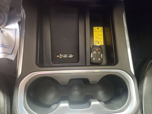 Used 2021 Chevrolet Silverado 1500 High Country w/ Technology Package image 17