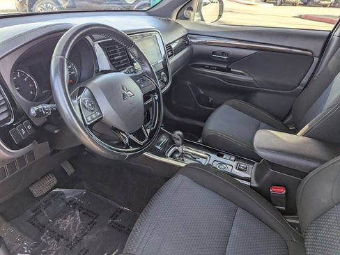 Used 2018 Mitsubishi Outlander LE image 27