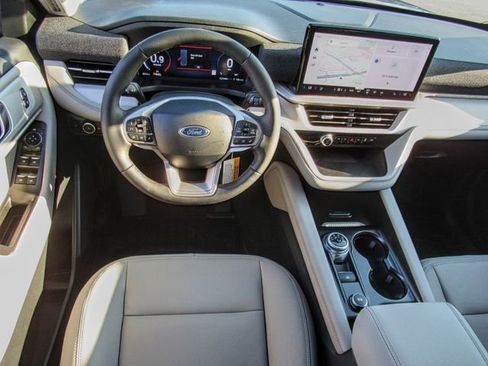 New 2025 Ford Explorer Active w/ Active Comfort Package image 12