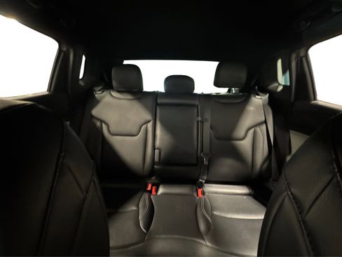 Used 2025 Jeep Compass Limited image 44