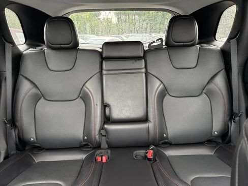 Used 2019 Jeep Cherokee Trailhawk AWD/4WD image 29