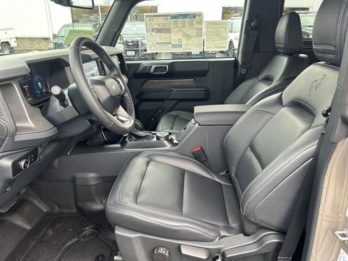New 2025 Ford Bronco Badlands image 12