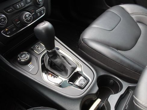 Used 2023 Jeep Cherokee Altitude Lux image 34