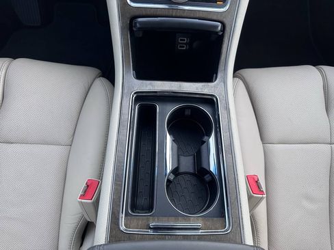 Used 2018 Lincoln Continental Select w/ Continental Climate Package FWD image 18