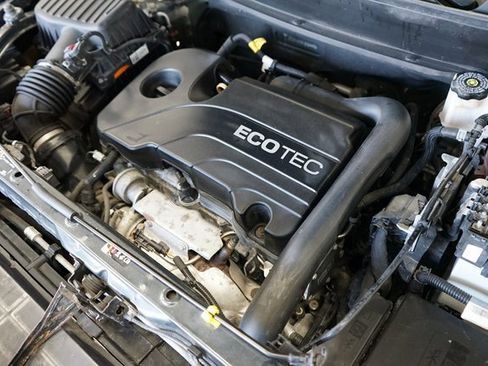 Used 2020 Chevrolet Equinox LS image 42