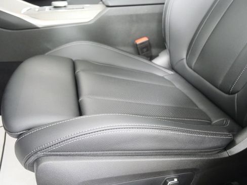 Used 2025 BMW 330i Sedan w/ Premium Package RWD image 9