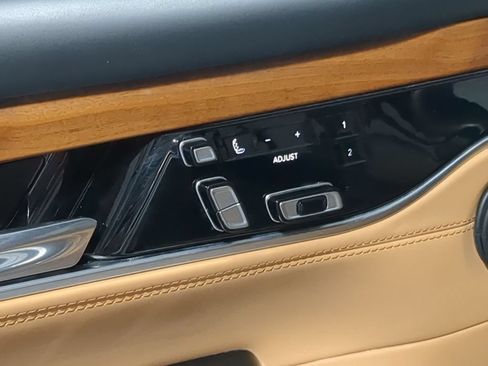 Used 2022 Jeep Grand Wagoneer Series III AWD/4WD image 20