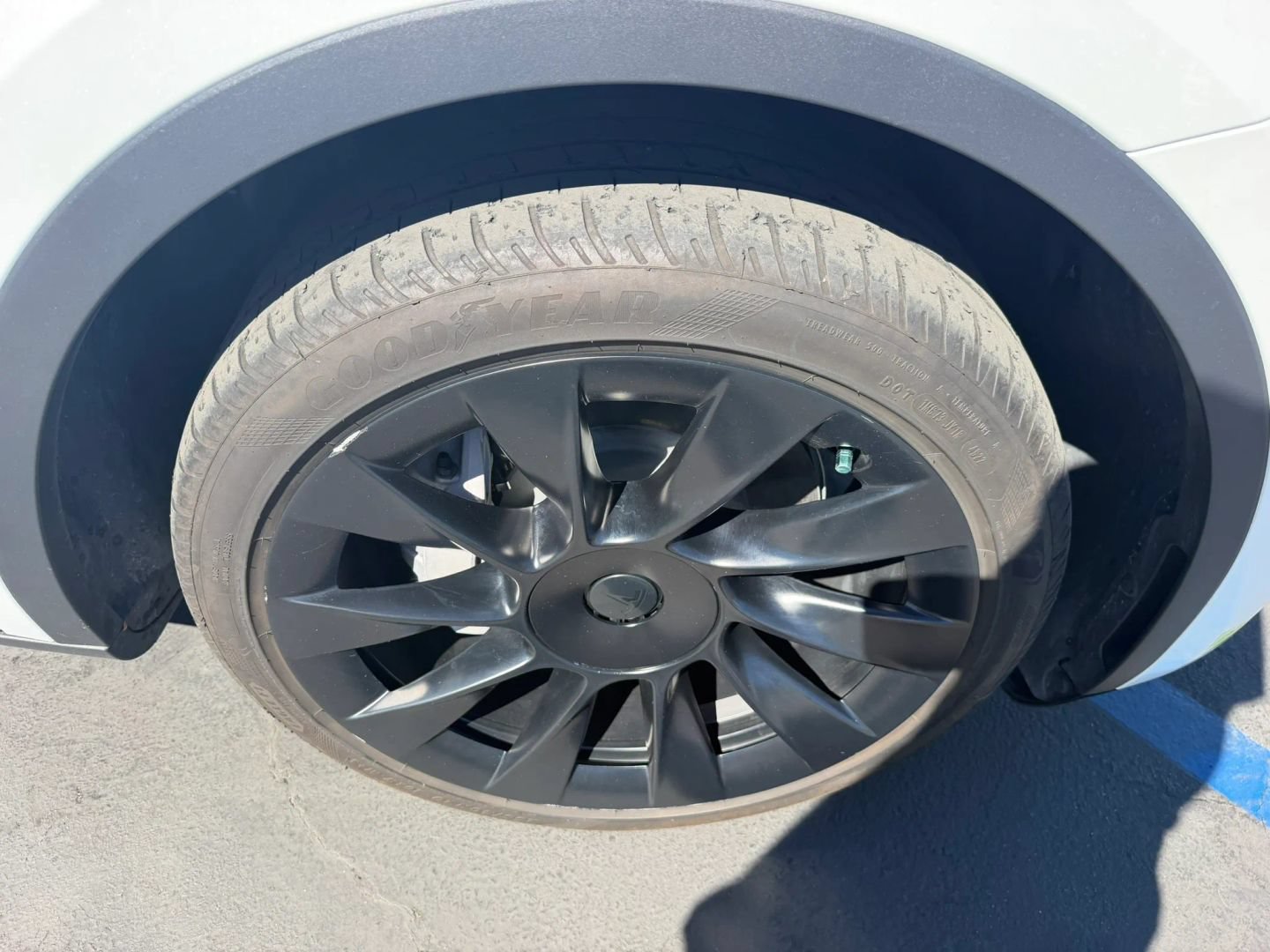 Used 2023 Tesla Model Y AWD image 35