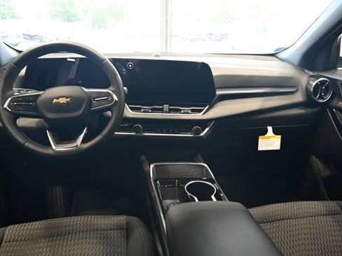 Used 2025 Chevrolet Equinox LT FWD image 12