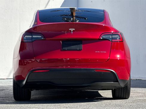 Used 2022 Tesla Model Y Long Range image 5