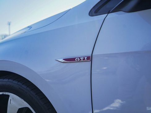 Used 2018 Volkswagen GTI Autobahn image 32