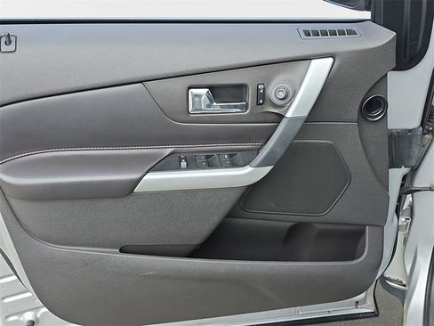 Used 2013 Ford Edge Limited image 29