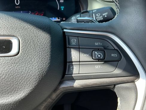Used 2024 Jeep Grand Cherokee Limited 4xe AWD/4WD image 45