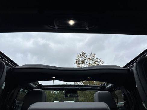 Used 2025 Jeep Wrangler Sahara image 20