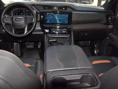 Used 2025 GMC Sierra 1500 AT4 w/ AT4 Premium Package AWD/4WD image 16