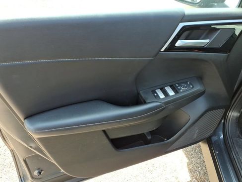 Used 2024 Mitsubishi Outlander SE AWD/4WD image 9
