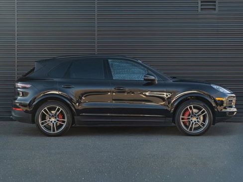 Used 2022 Porsche Cayenne S AWD/4WD image 9