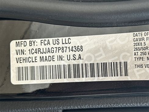 Used 2023 Jeep Grand Cherokee L Laredo image 36