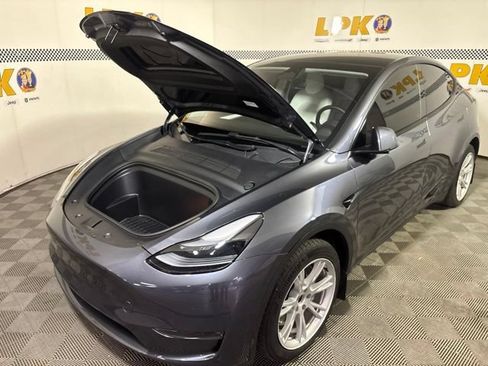 Used 2023 Tesla Model Y Long Range AWD/4WD image 11