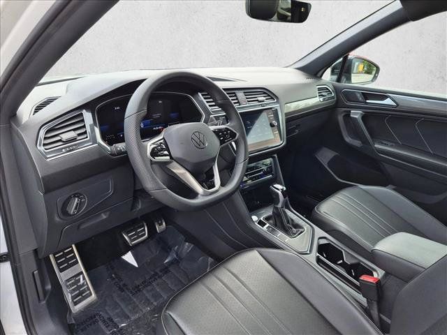 Used 2024 Volkswagen Tiguan SE R-Line FWD image 10