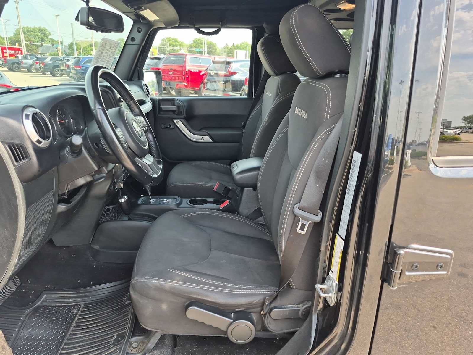 Used 2017 Jeep Wrangler Unlimited Sahara w/ Connectivity Group AWD/4WD image 16
